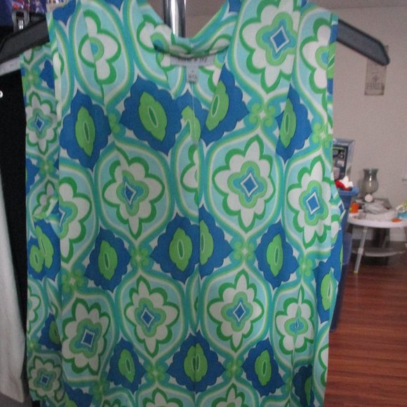 Floral & Ivy Tops - Floral & Ivy Women's Sleeveless Blouse sz S NWT V-Neck Chiffon Career Top